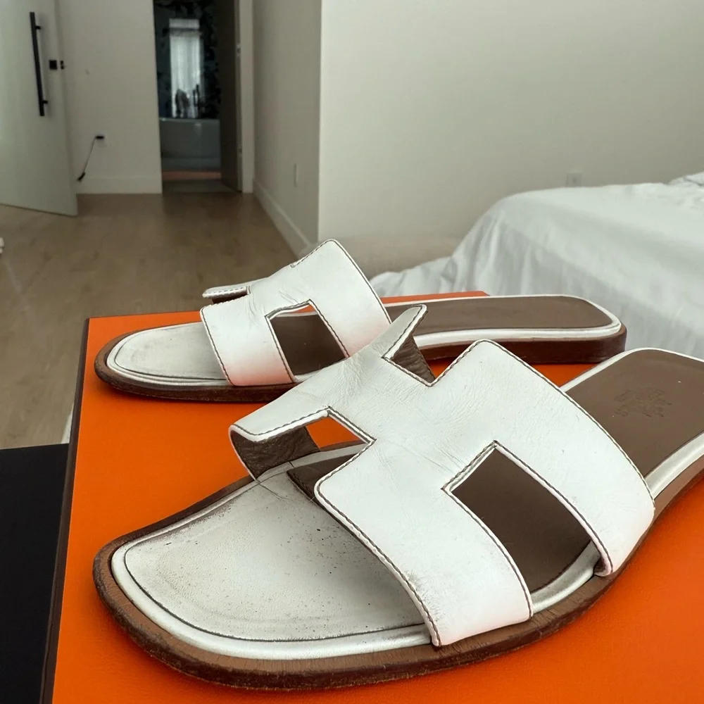 Hermes Oran White Slide Sandals 100% Authentic Pre-owned in Fair condition - Picture 5 of 13